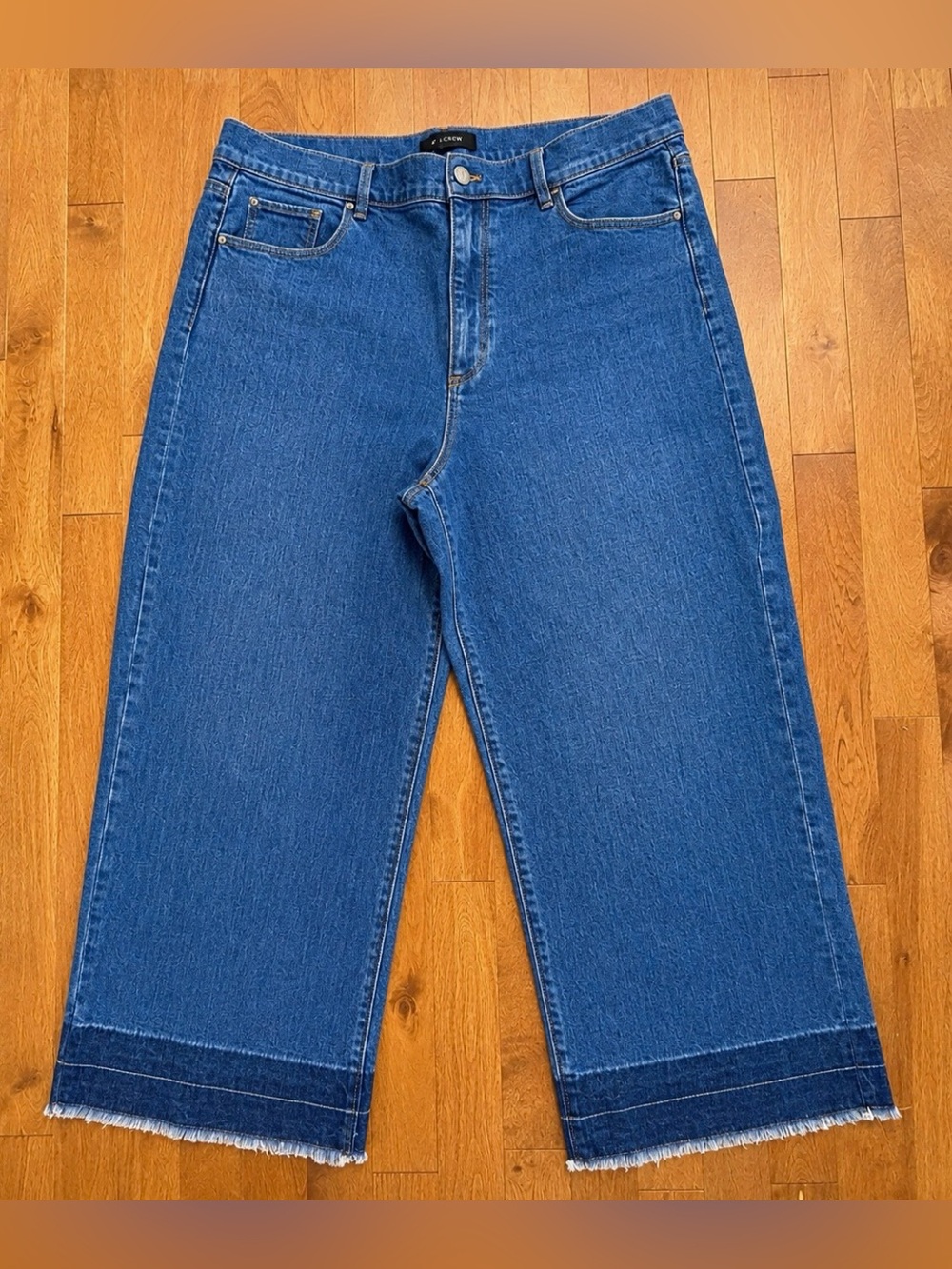 Ann Taylor Wide Leg Crop Jeans Size 12
Frayed Released Hem High Rise Culottes